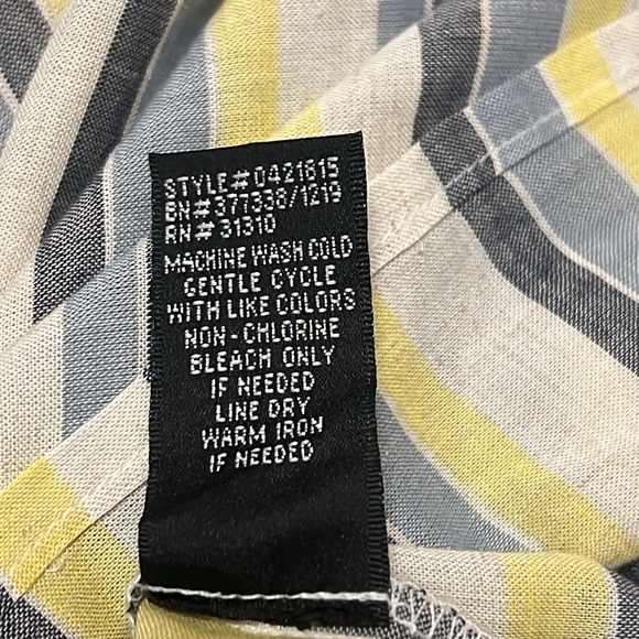 NWT I.N. Studio, large blouse with bell sleeves. - Picture 6 of 7